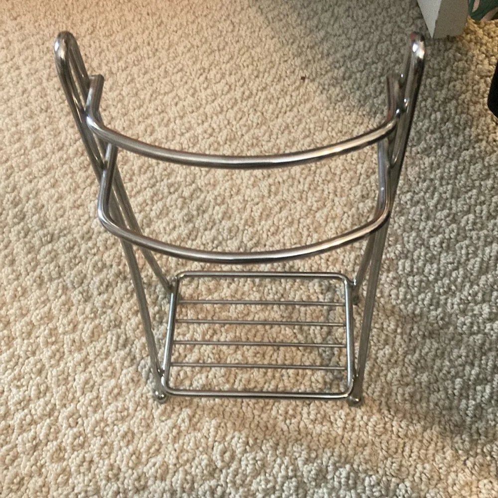 Metal towel rack - on the counter size *like new*